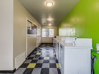 Laundry center